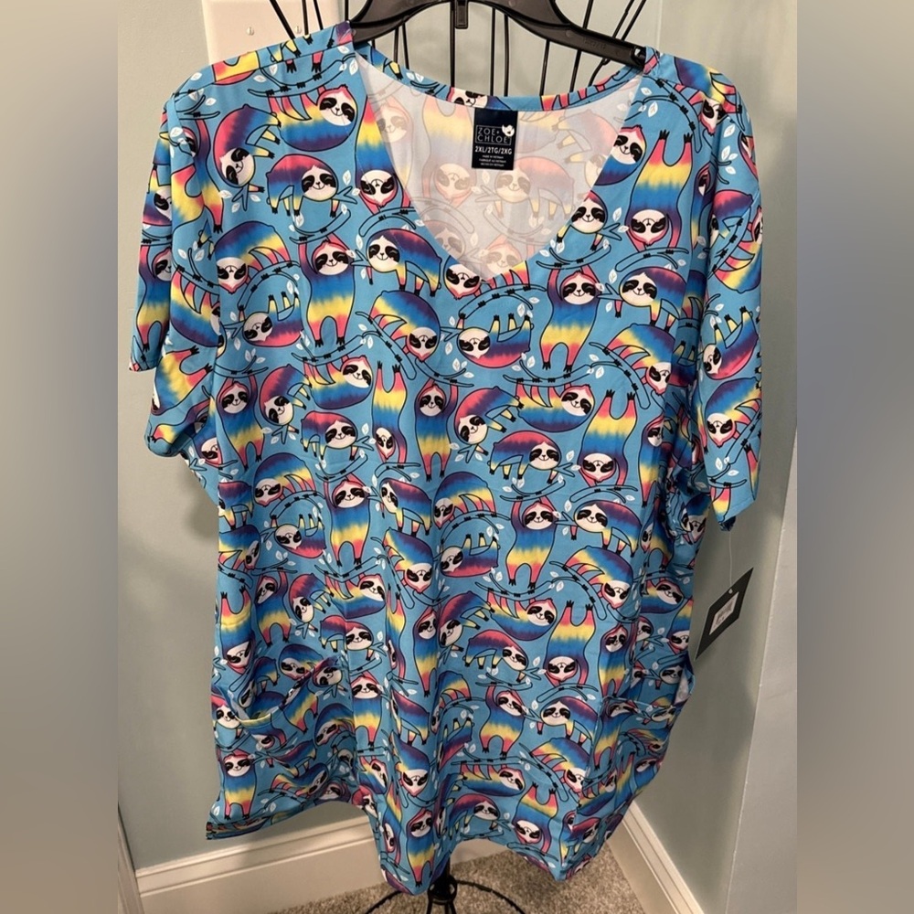 Zoe + Chloe 2X 2XL  Plus Chillax Max Rainbow Sloth Scrub Top Women Ladies Shirt